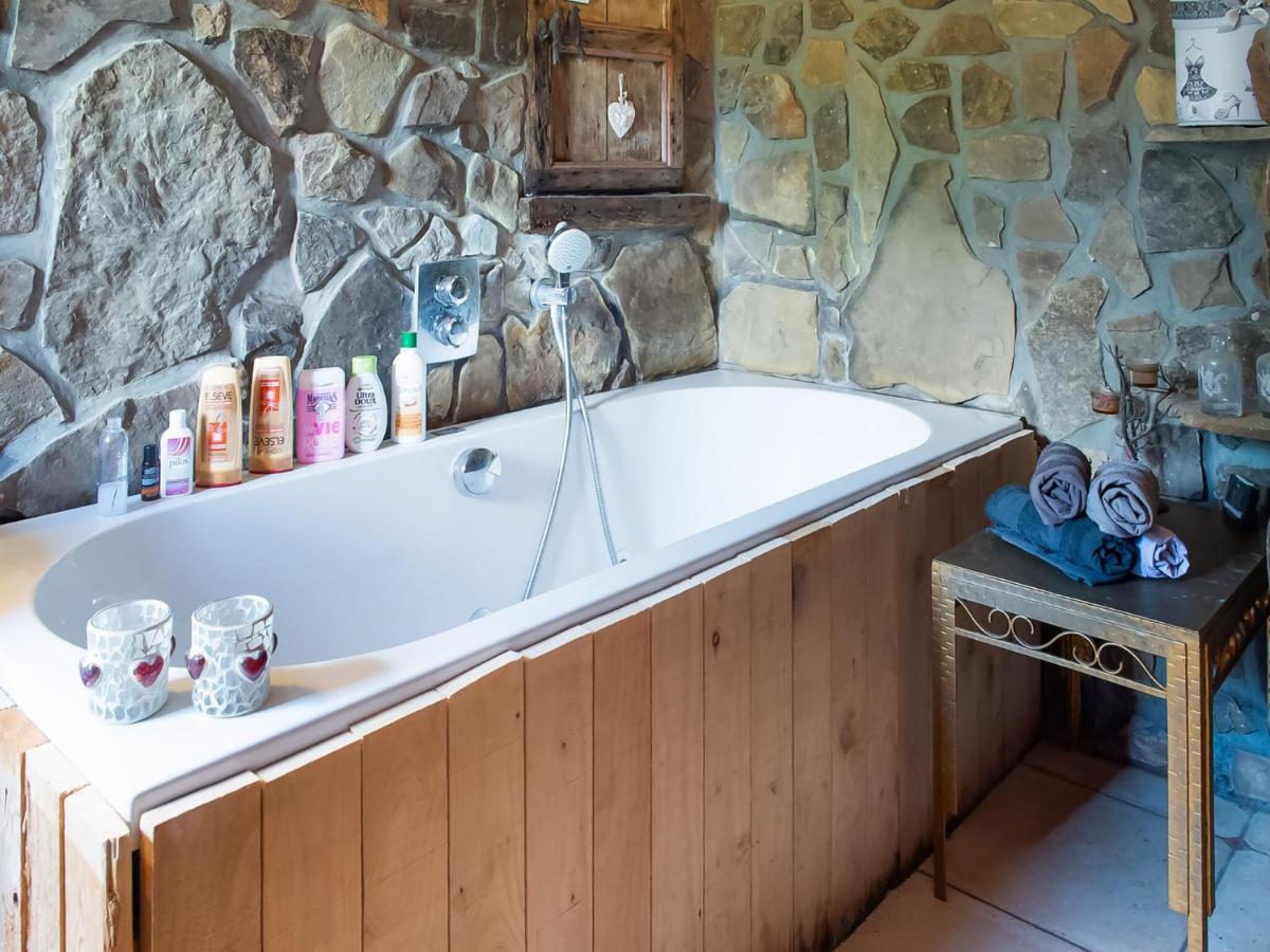 Nice Holiday Home In Nature With Sauna, Hot Tub En Swimming Pool ヴェルヴィエ エクステリア 写真