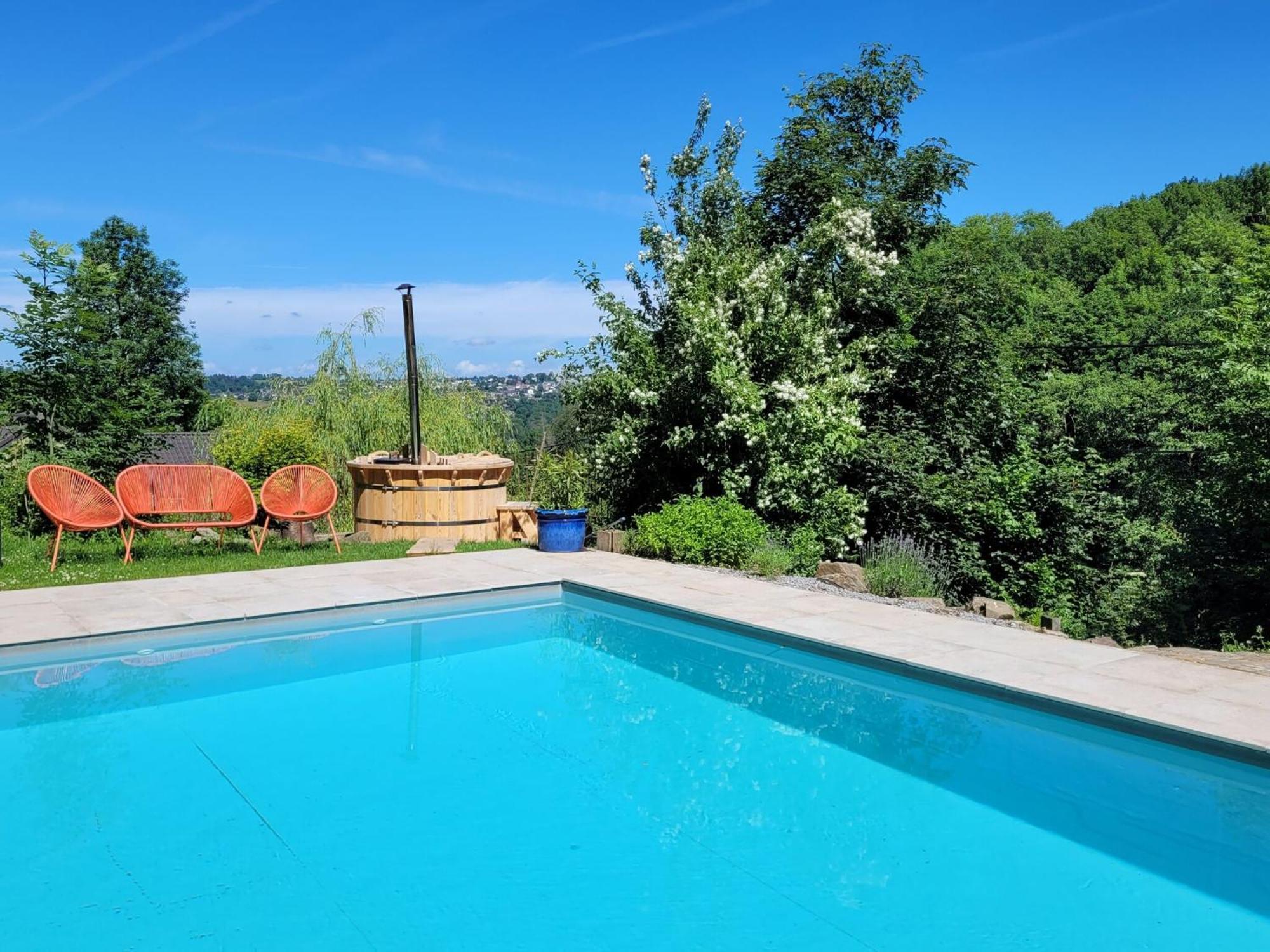 Nice Holiday Home In Nature With Sauna, Hot Tub En Swimming Pool ヴェルヴィエ エクステリア 写真